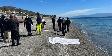 Cadavere ritrovato a Nizza di Sicilia, lautopsia。